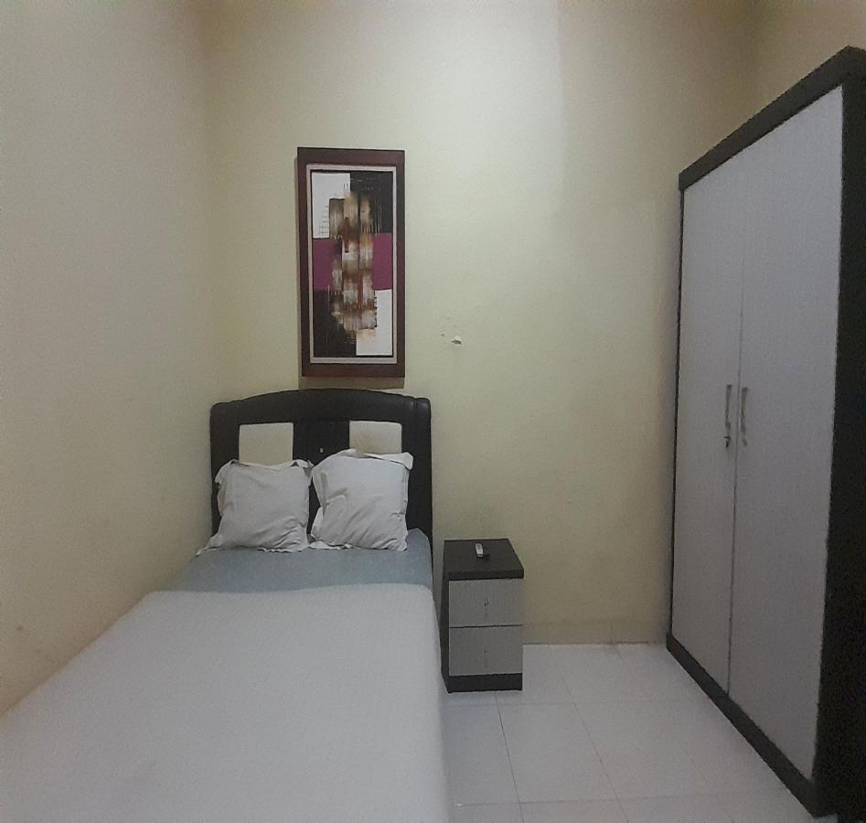 Oyo 93417 Bunga Rinte Syariah Near Komp Perumahan Stella Ressidence 2 Hotel 2*