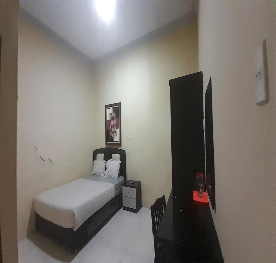 Oyo 93417 Bunga Rinte Syariah Near Komp Perumahan Stella Ressidence 2 2*